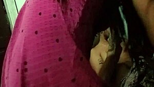 मूवी देखते हुए जवान 18+ स्टड को कच्चा चोदा सहन न हुआ 😩🍆💦