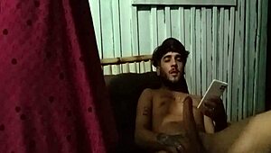 मूवी देखते हुए जवान 18+ स्टड को कच्चा चोदा सहन न हुआ 😩🍆💦