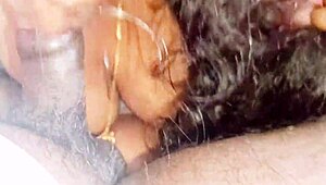 सिल्क आंटी तेरी गंदी तेलुगु बातों से आग लगाकर चोदती है