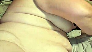 i'm dying to lick her milf pussy and taste that juice!