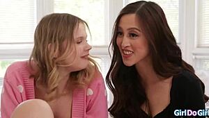 hey my teen gf just squirted on my face when stepmommy walked in