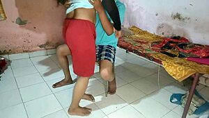 इंडियन गर्लफ्रेंड बॉयफ्रेंड के मोटे लंड से टाइट चूत पेलवाने को बेताब!