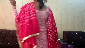 हॉट सौतेली माँ को गर्लफ्रेंड रोलप्ले में बॉयफ्रेंड ने बड़ी गांड में जोरदार चुदाई दी!