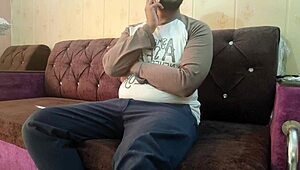 हॉट सौतेली माँ को गर्लफ्रेंड रोलप्ले में बॉयफ्रेंड ने बड़ी गांड में जोरदार चुदाई दी!