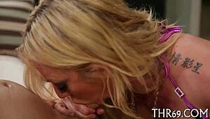 Amateur babe gives sloppy DILETTANTE blowjobs with eager mouth action