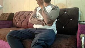 हॉट सौतेली माँ को गर्लफ्रेंड रोलप्ले में बॉयफ्रेंड ने बड़ी गांड में जोरदार चुदाई दी!