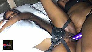 girl, your wet pussy has me dripping too... come taste me now 💦👅