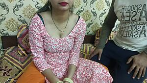 हॉट सौतेली माँ को गर्लफ्रेंड रोलप्ले में बॉयफ्रेंड ने बड़ी गांड में जोरदार चुदाई दी!