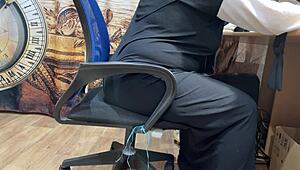 अरब बीवी चुपके से पॉर्न देख गीली चूत सहलाती 😏💦