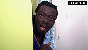 हॉस्टल रूम में हॉर्नी रूममेट संग खूबसूरत ज़ुज़ू स्वीट मॉन्स्टर BBC पर जोरदार चढ़ी