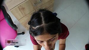 दर्द का नाटक करके सौतेले भाई को बड़ी गांड दिखाई तो पूरा चोदा