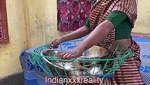 देसी स्टेप फैमिली क्लियर हिंदी डर्टी टॉक चूत चुदाई