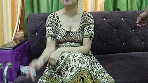 शर्मीली भारतीय भाभी चीखती जब लैंडलॉर्ड बॉयफ्रेंड स्टाइल में गीली चूत गहराई तक चोदता