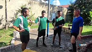 time de futebol faz a putinha chupar paus monster cock bareback double anal assfucking no rosto todo time gay