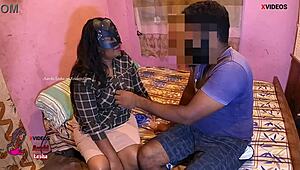 स्टेपमॉम चेंजिंग स्पाई करते पकड़ा गया अब वो जोरदार चोद रही