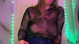 whoa that big dildo wrecks her pussy till she squirts cum everywhere