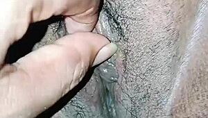 जूसी एशियन मिल्फ मॉमी की बड़ी चूचियां और गीली शेव्ड चूत क्रीमपाई कम्पिलेशन