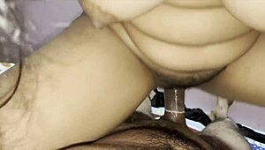 खूबसूरत बड़ी गांड वाली इंडियन वाइफ की हार्डकोर चुदाई कम क्रीमपाई