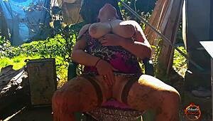 Klaudiaambergirl strips down for a teasing solo session outdoors