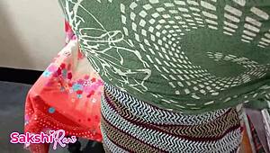 मेड की भरी चूत को शेव करते हुए बीवी शॉपिंग पर