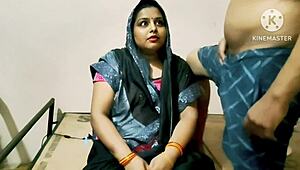 देसी मम्मी पड़ोसन डर्टी चैट करते टीन लड़कों के लंड हार्डकोर रफ डॉगी में चोदती