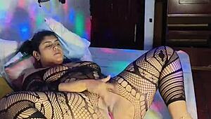 hey hermanastra caught you stroking wanna feel my cock inside