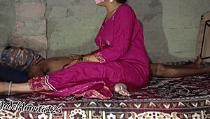 भाभी ने देवर को लुभाया बेडरूम में भाप वाली चुदाई के लिए